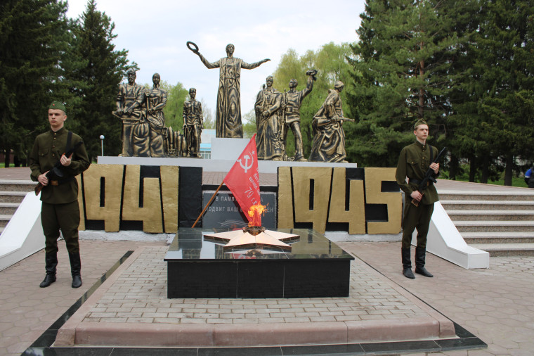 Огонь Победы будем хранить вечно. Огонь Победы будем хранить вечно.